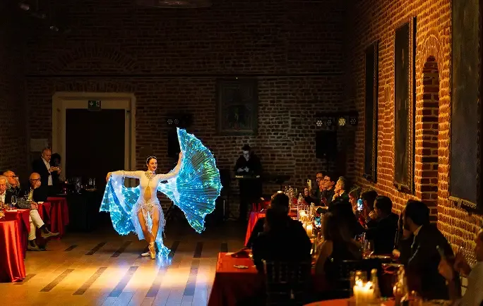 L’esclusività di un’esperienza veneta, unica nel suo genere. La proposta nasce dalla sinergia tra Baessato e Caffè Pedrocchi.\n\nVenetian Catering nasce per rispondere alla crescente domanda del territorio veneto, dove Fedegroup è da anni molto presente e in continua espansione.\n\nDall’incontro tra due eccellenze – Caffè Pedrocchi e Baessato – prende vita un progetto di catering che unisce tradizione, qualità e innovazione, diventando rapidamente un punto di riferimento per clienti privati, aziende ed eventi locali.\n\nUn servizio che valorizza il territorio, portando esperienze culinarie su misura e sempre più apprezzate.